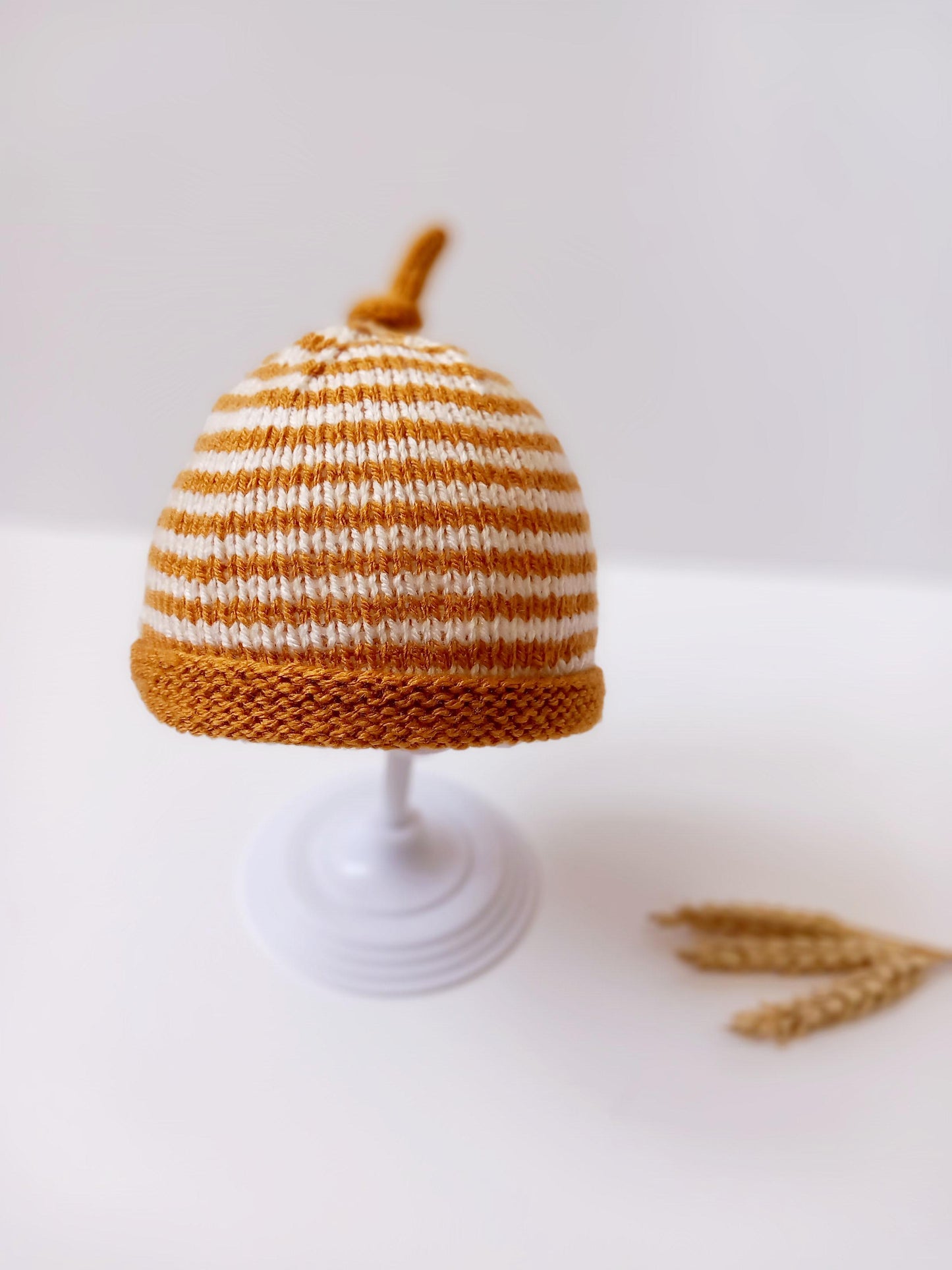 Hand knitted wool hat (Orche stripey)