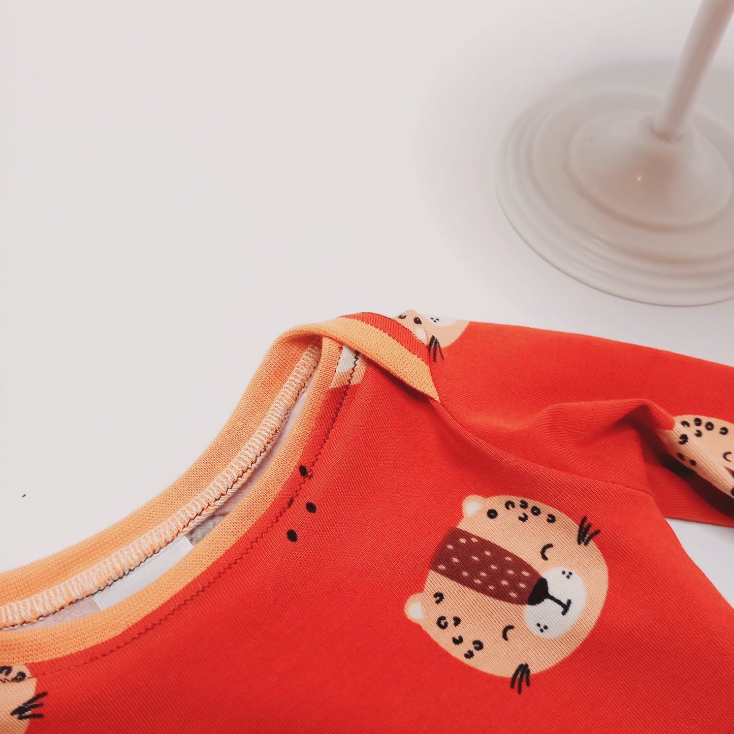 Footed sleepsuit (Rusty leopards)