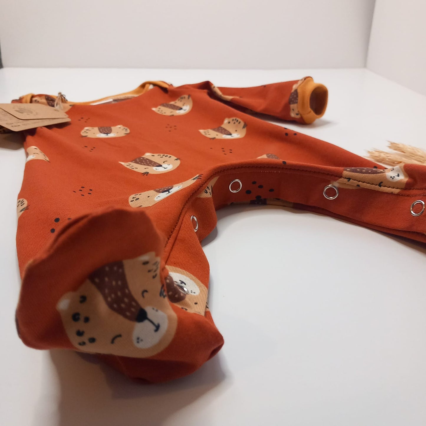 Footed sleepsuit (Rusty leopards)